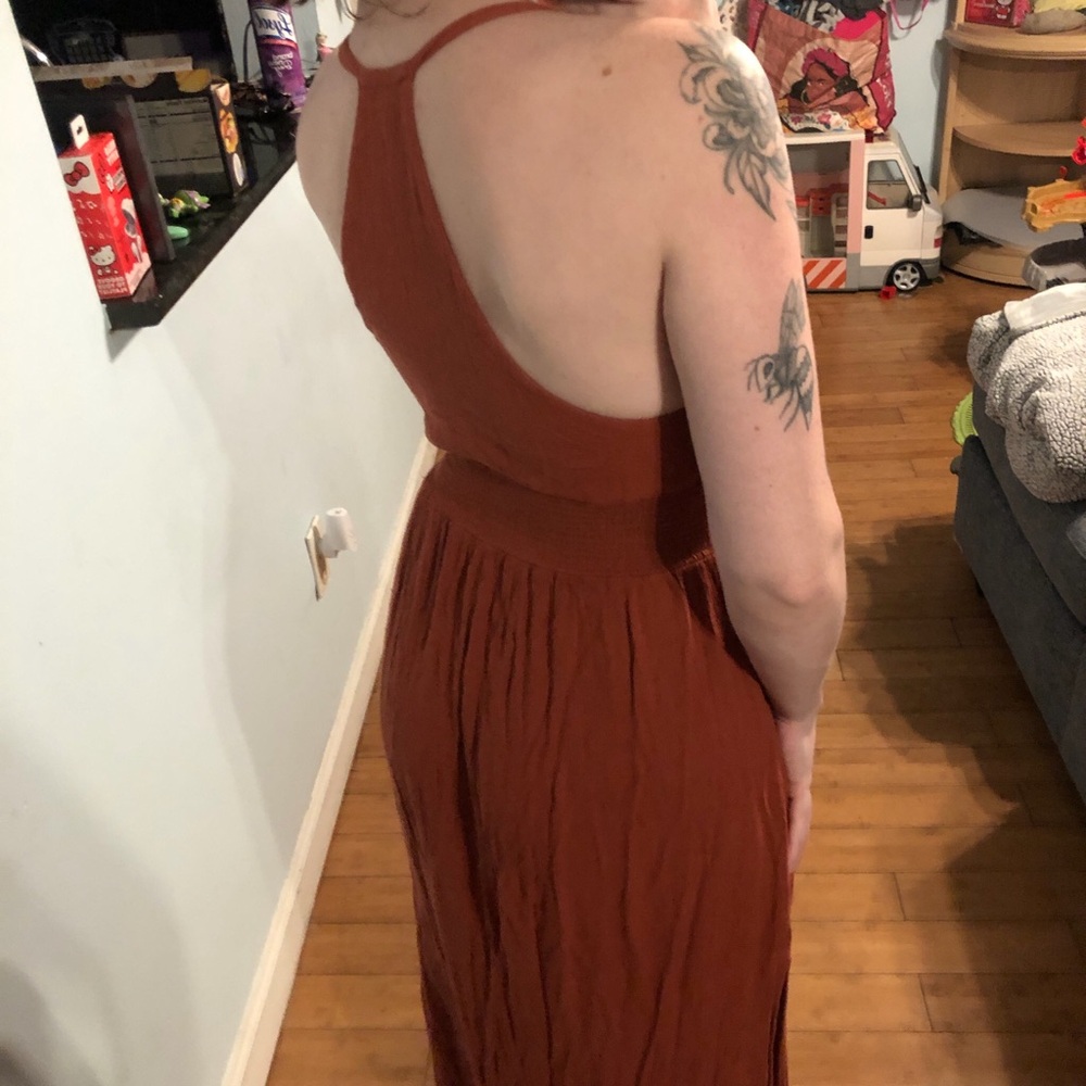 Burnt orange maxi dress with floral embroidery and slits - Picture 4 of 5
